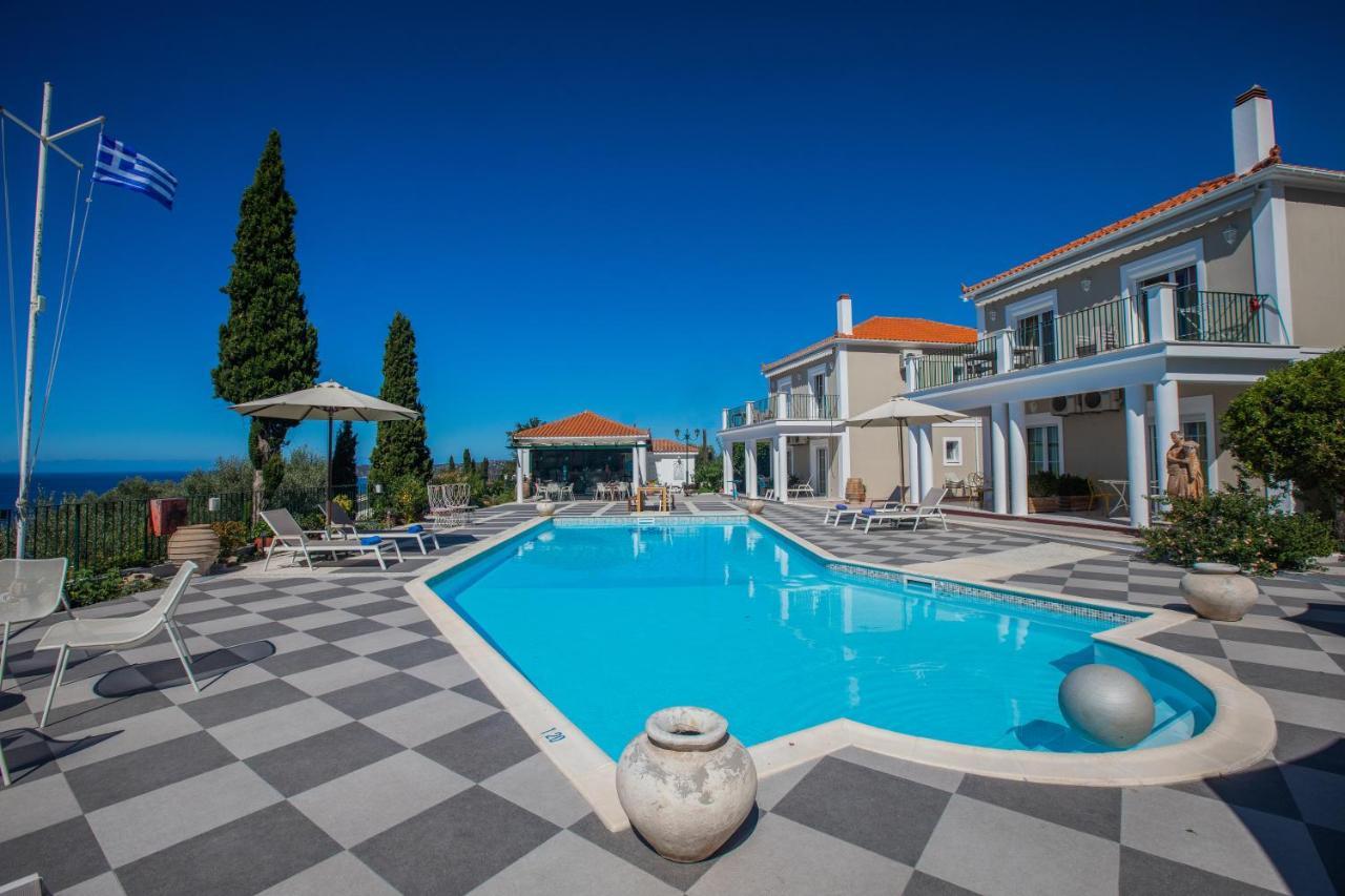 Garbis & Aparthotel 2*