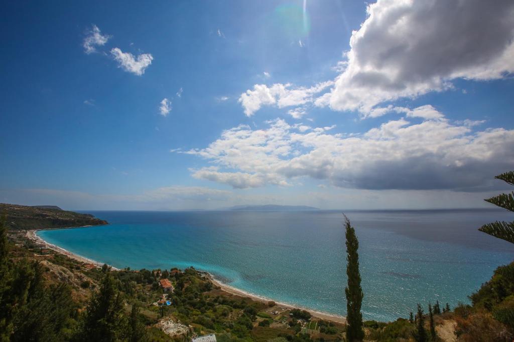 Garbis & 2* Lourdata (Kefalonia)