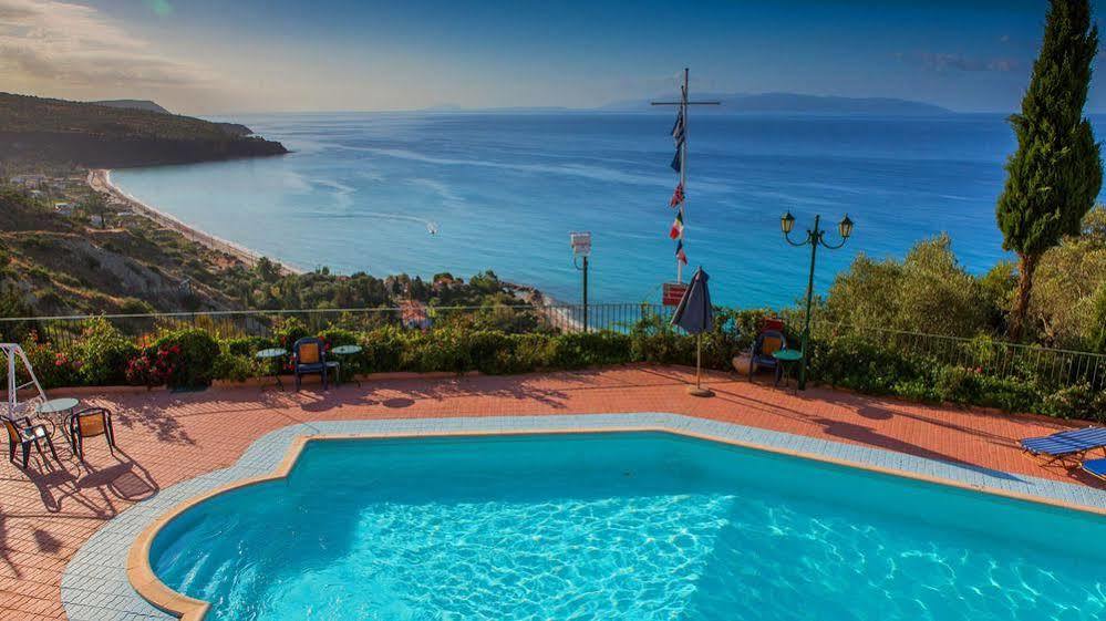 Garbis & Apartahotel Lourdata (Kefalonia)