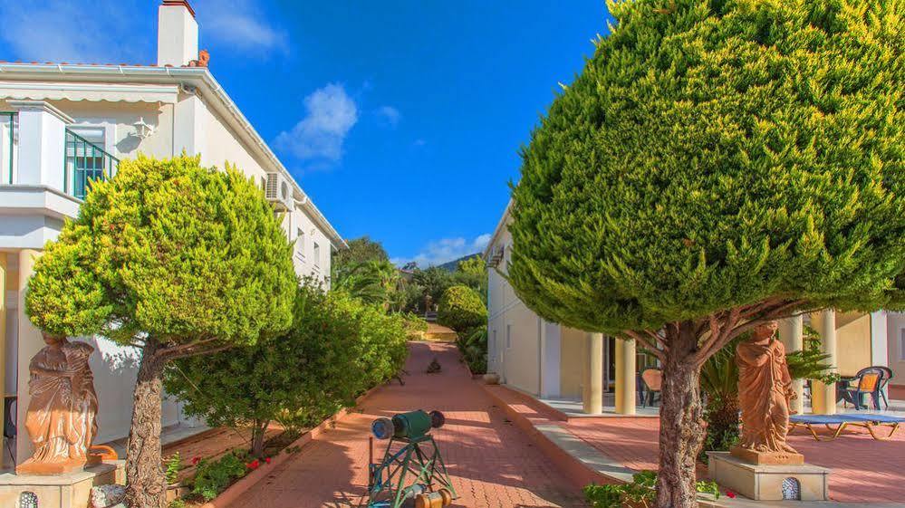 Aparthotel Garbis & 2*